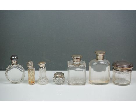 A collection of vintage silver topped scent bottles to include hallmarked examples. 