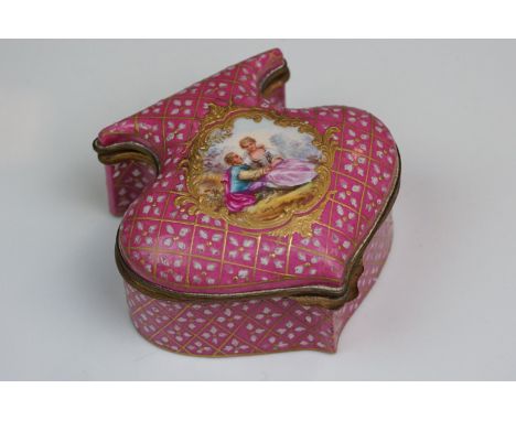 Continental 19th century hand painted lidded trinket jar of arrowhead form, the central plaque depicting classical courtship 