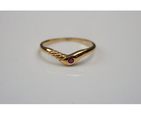 14ct yellow gold ruby set ring 