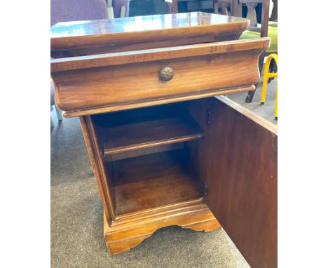 1 Door 1 draw vintage cupboard, measures approx 27" tall 18" wide 14" depth 