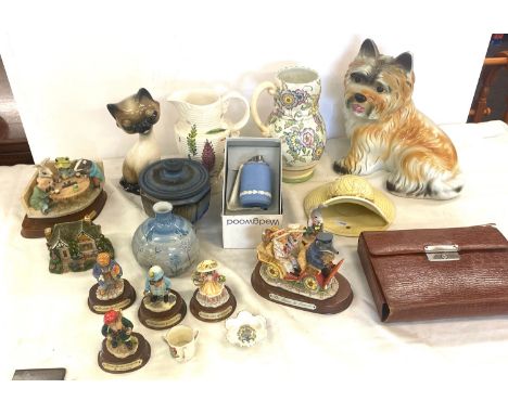 2 Boxes of assorted vintage ceramics and glass etc 