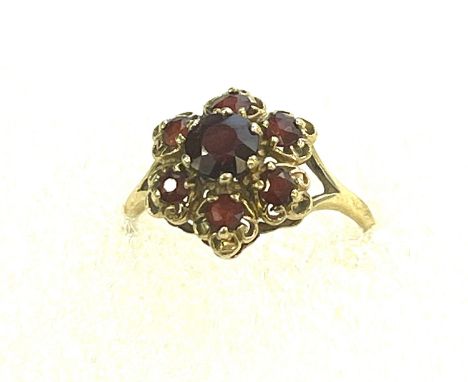 vintage 9ct gold garnet floral design ring 