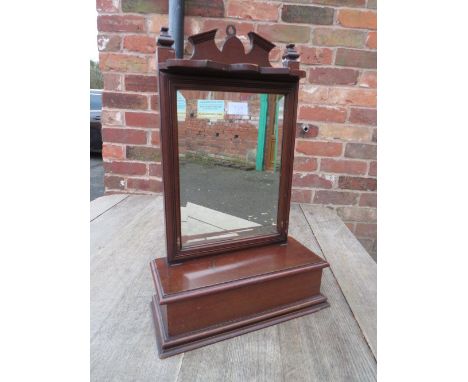 A SMALL EDWARDIAN MIRRORED HANGING SHELF S/D