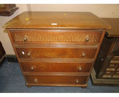 A VINTAGE OAK FOUR DRAWER CHEST H-86 W-81 CM