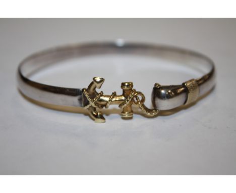 A WHITE AND YELLOW METAL BANGLE STAMPED STERLING 14K WITH ANCHOR SHAPED CLASP APPROX WEIGHT - 15.3G 