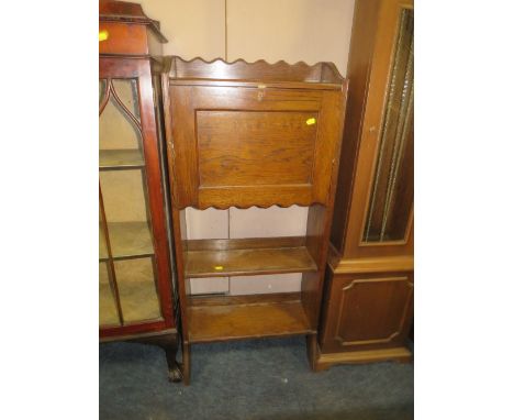 A SMALL VINTAGE OAK BUREAU BOOKCASE H-117 W-52.5 CM