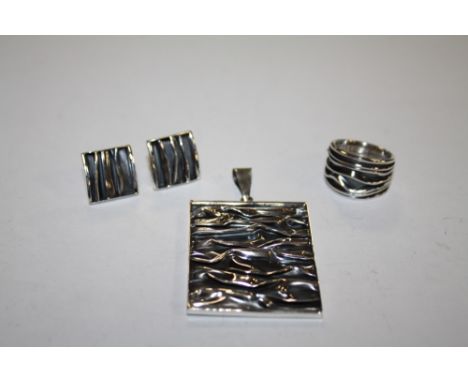 A MODERN SILVER RING, PENDANT AND EARRING SET, APPROX WEIGHT 21 G