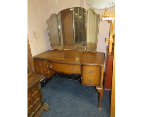 A VINTAGE WALNUT DRESSING TABLE W-116 CM