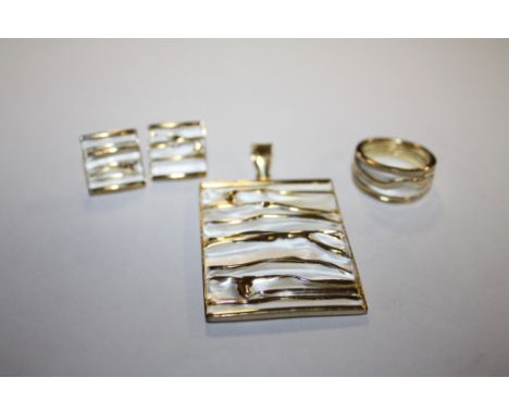 A SILVER GILT RING, PENDANT AND EARRING SET, APPROX WEIGHT 21.4 G