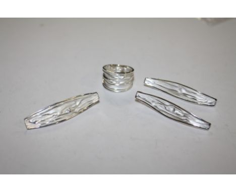 A MODERN SILVER RING, PENDANT AND EARRING SET, APPROX WEIGHT 14.7 G