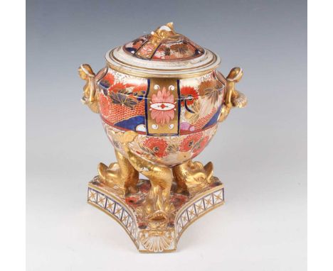 A Chamberlains Worcester Japan pattern ice pail, cover and liner, early 19th century, painted in pattern No. 240, based on th