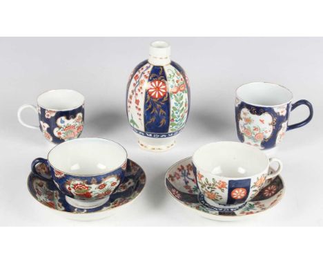 A Worcester Queen's pattern ovoid caddy, circa 1770, enamelled and gilt in Japanese style, blue fretted square mark to base, 