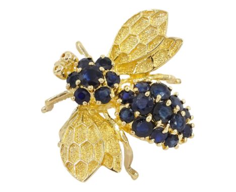 14ct gold round cut sapphire bumble bee pendant / brooch, stamped 14K 585Condition Report:Approx 5.6gm, tested 14ct (includin