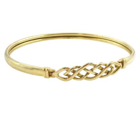 9ct gold Celtic design hinged bangle, hallmarkedCondition Report:Approx 4.75gm, inner circumference = 17cm, a few light dents