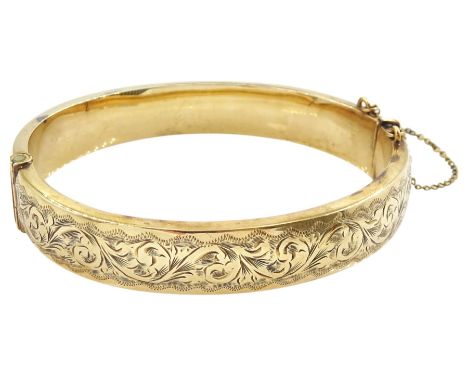 9ct gold hinged bangle, with engraved foliate decoration, Birmingham 1973Condition Report:Approx 17.25gm, inner circumference
