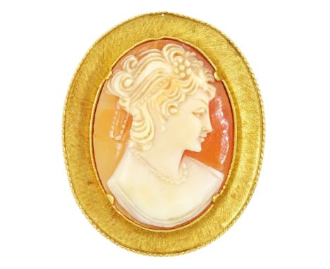 18ct gold cameo brooch, depicting bust portrait of a lady, hallmarkedCondition Report:Approx 10.45gm, tested 18ct (including 