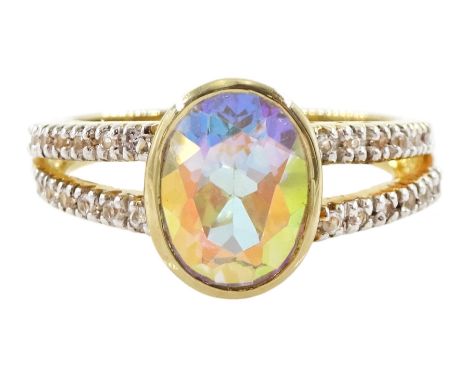 9ct gold single stone moonlight topaz ring, with white topaz shoulders, hallmarkedCondition Report:Approx 3.9gm, size N, max 