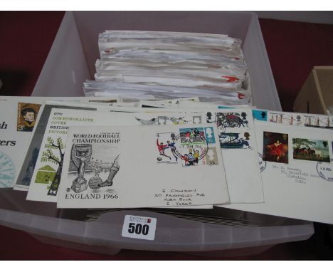 GB: Over 320 First Day Covers From 1960's to 1999, a little duplication of earlier issues, good condition.