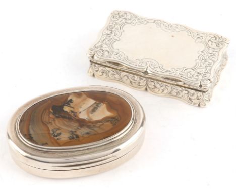 George III oval snuff box the hinged cover inset with an agate slice, by Thomas Phipps & Edward Robinson, London 1807, 7cm an