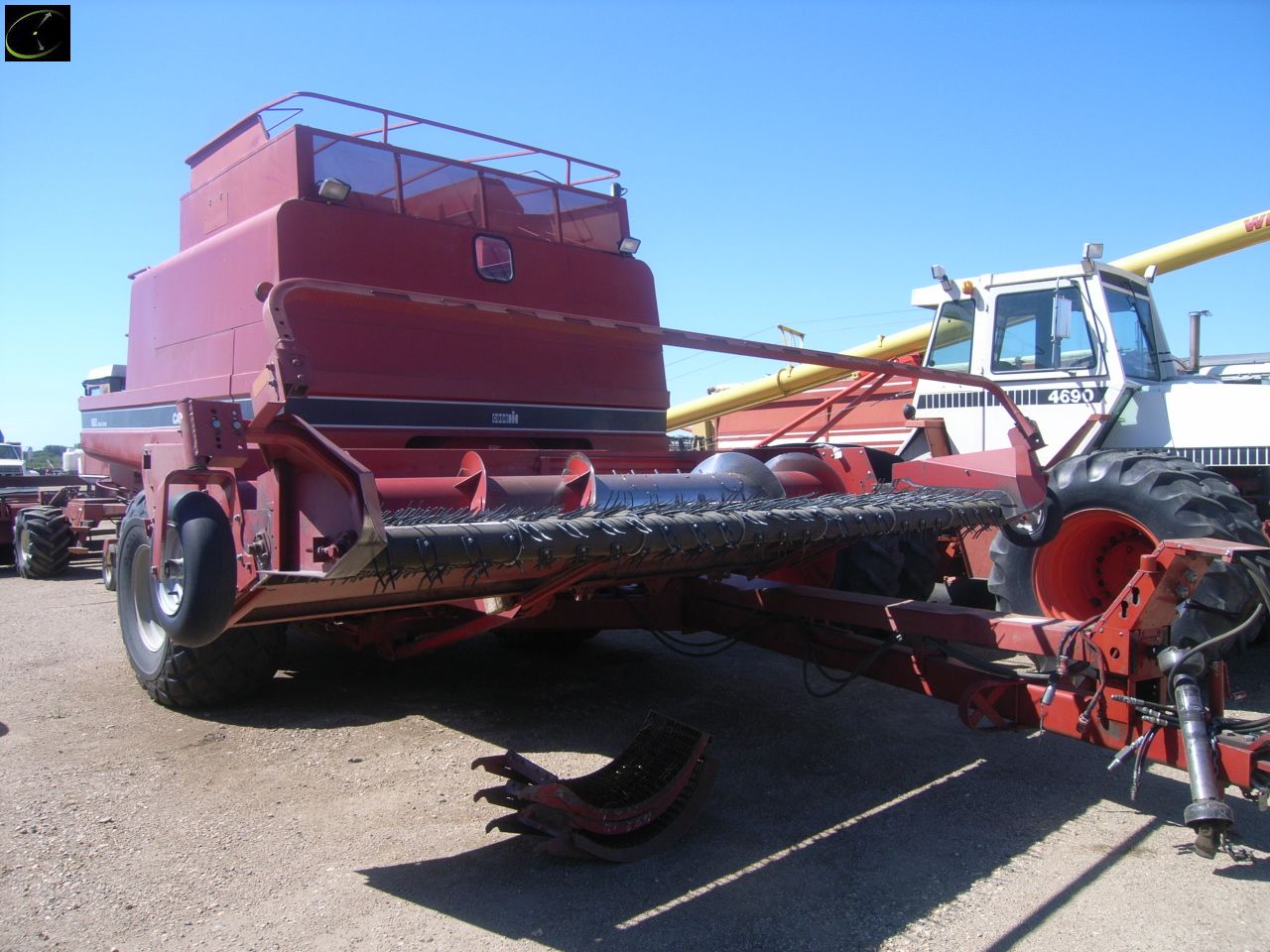 CASE IH 1682 COMBINE, CHAFF SPREADER, 7 BELT PU, SN: 300557 **MONITORS ...