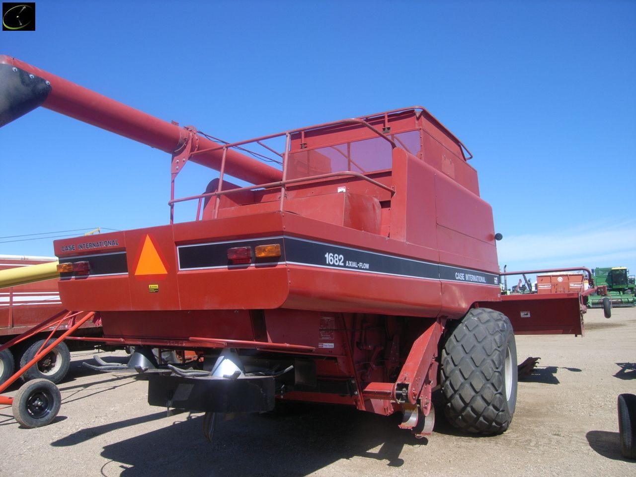 CASE IH 1682 COMBINE, CHAFF SPREADER, 7 BELT PU, SN: 300557 **MONITORS ...