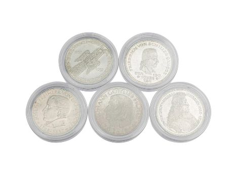 BRD - Die ersten fünf 5 DM Gedenkprägungen - darunter: 1 x 5 DM "Germanisches Museum" 1952 D; 1 x 5 DM "Friedrich von Schille