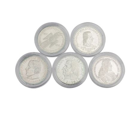 BRD - Die ersten fünf 5 DM Gedenkprägungen - darunter: 1 x 5 DM "Germanisches Museum" 1952 D; 1 x 5 DM "Friedrich von Schille
