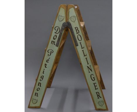 A set of step ladders. 86.5 cm high.