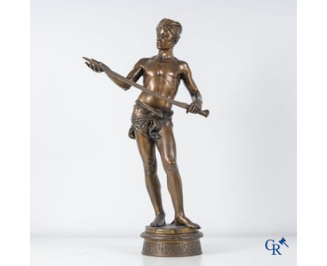 Jean Jules Cambos (1828-1917) "David", Medaille d'or. Bronze statue. 19th century. | 85 x 43 x 25 cm.