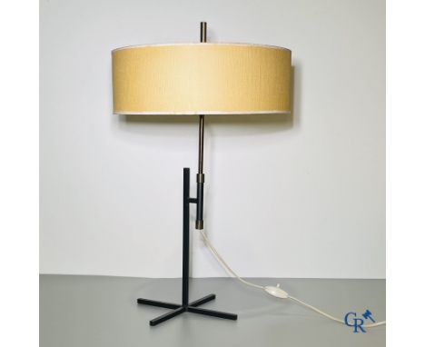 Design, Kaiser Idell or Philips, a mid-century table lamp. | 58.5 x 34.5 cm.