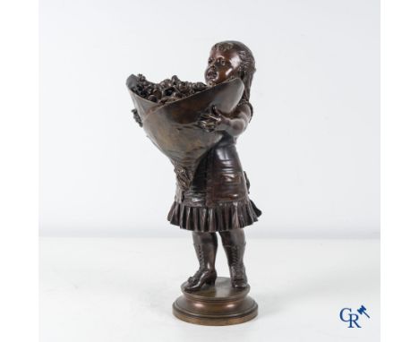 Nicolas Lecorney, bronze girl with a flower bouquet, 19th century. | 55 x 25 x 30 cm.