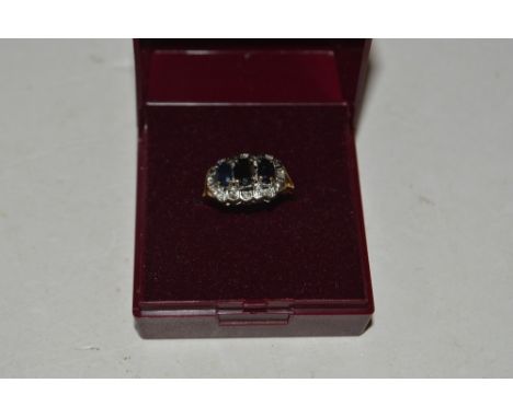 A 9ct gold sapphire set ring 