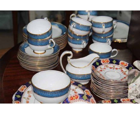 COLLECTION OF CERAMICS AND TEA CHINAto include Grosvenor tea china, St Michael tea china, Arthur Wood teapot, two Carltonware