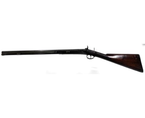 A 19thC English muzzle loading percussion sporting gun, 70cm barrel, with ramrod, and chequered walnut grip and stock, 109cm 