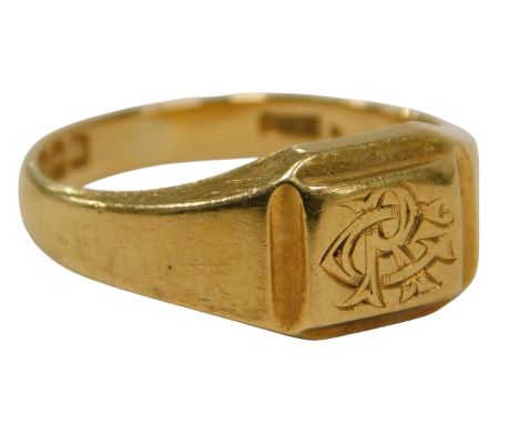 An 18ct gold signet ring, with rectangular panel bearing the initials RC, Birmingham 1945, ring size R½, 9g.