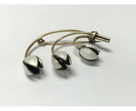 An enamel flower brooch, unmarked  - NO RESERVE