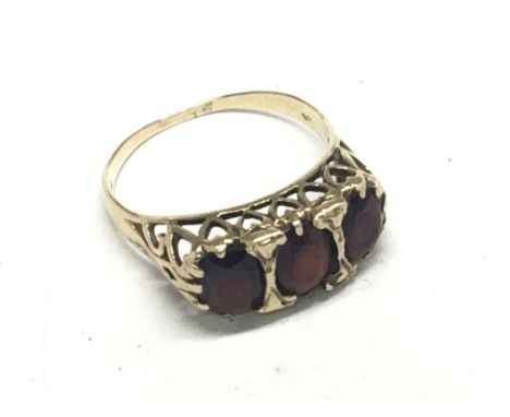 An Antique 9carat gold ring set with three garnets ring size R weight 2,5g