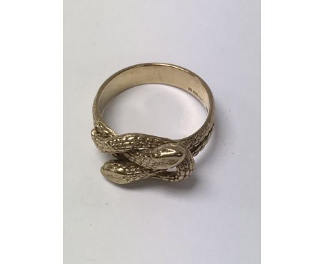 A 9 ct gold snake ring .4.8 grams.