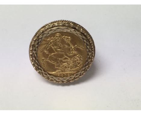A 1912 full sovereign fitted in a 9ct gold ring mount .