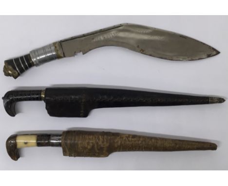 2 late 19th century / early 20th century Indo-Persian Pesh-kabz daggers, plus a mid 20th century Indian Kukri style knife. Bo