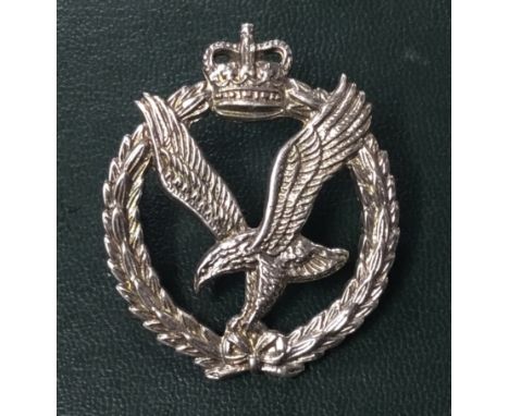 A vintage Air Army Corps die stamped sterling silver cap badge. 2 silver lugs to the reverse side. Fully U.K. hallmarked for 