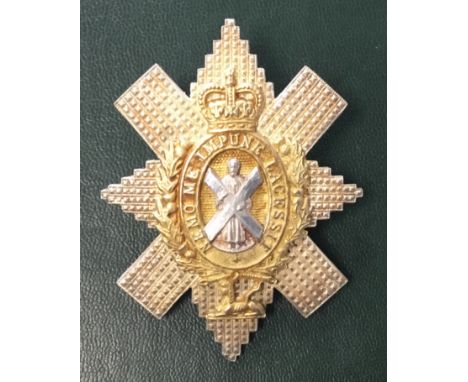 A fine quality, vintage Black Watch (Royal Highlanders) officers silver gilt cap badge. Of standard form, with a silver backg