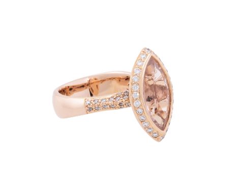 Ring mit Morganit-Navette und Brillanten von zus. ca. 0,80ct ca. LGW(I-J)/SI, RSG 18K 9,4 gr., RW 56, 21. Jh., sehr guter Zus