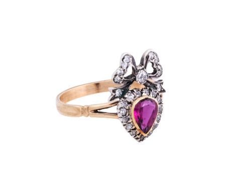 Belle Epoque Ring "Herz gekrönt von Schleife" mit Altschliffdiamanten von zus. ca. 0,3 ct, gute Farbe und Reinheit und 1 synt