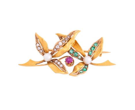 Feine Jugendstil Brosche "Blattwerk" mit Edelsteinen und Perlen, GG 14K feuervergoldet, 5,2 g, 4x2 cm, 2 Blätter mittig jewei