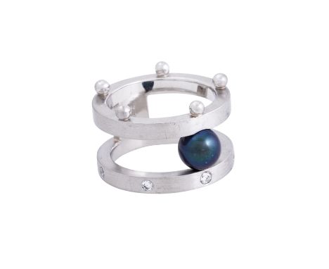 ATELIER HAGENAU Ring mit Perle und Brillanten von zus. ca. 0,18 ct, gute Farbe u. Reinheit, Zuchtperle 6,8 mm, KP: 3.314 €, P