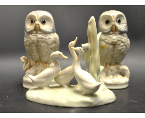 A Nao model of geese; a pair of Spanish style owls ( 3 )