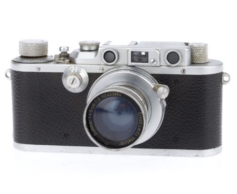 A Leica IIIa Rangefinder Camera, silver, serial number 293142, body VG, tripod marks to bottom plate, minor marks to top plat