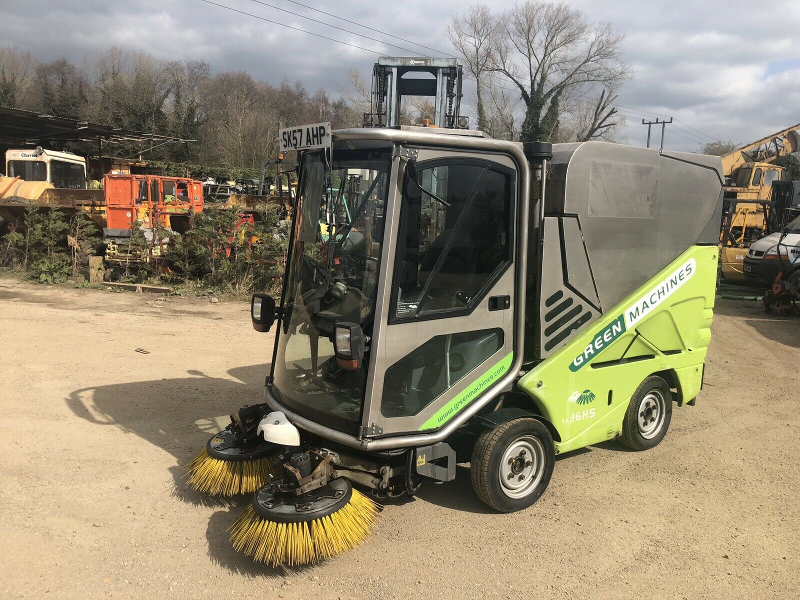 ** Reserve Lowered on 23/04/2019 ** Compact Road Sweeper. 57 plate ...