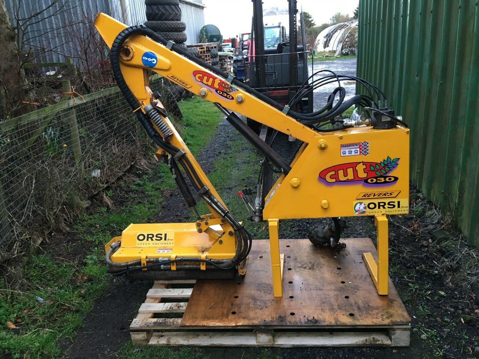 Orsi Cut 030 Hedge Cutter Fitted with reverse, Tidy machine Ideal for